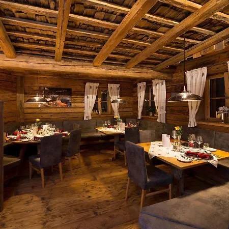 Chalets Auszeit, Near Grossarl Σαλέ *